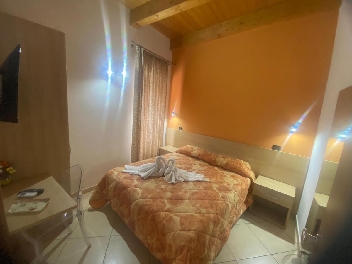Mandanici :Borgo Marsalini Hotell Barcellona-Pozzo di Gotto Eksteriør bilde