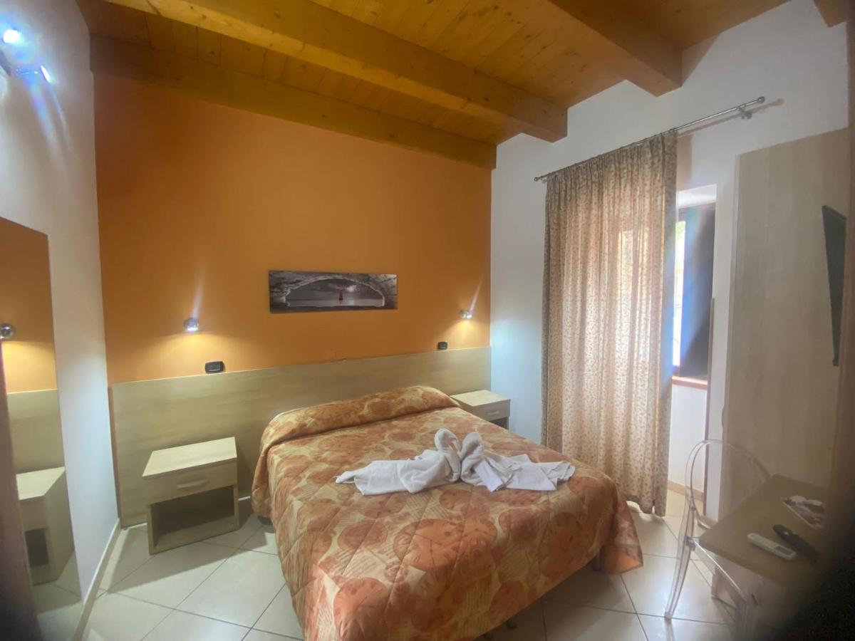 Mandanici :Borgo Marsalini Hotell Barcellona-Pozzo di Gotto Eksteriør bilde